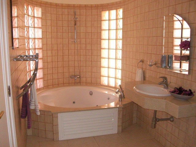 Penthouse Paraiso Mogan  - Luxury 2 bedroomed  -  fabulous views - Guest Bathroom/Jacuzzi